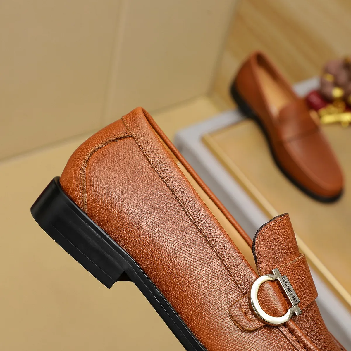 Men's shoes 250 Ferragamo [Ferragamo] top imported suit men's shoes 💯Original copy of the official website, product materials: selected imported embossed calfskin + luxury hardware buckle accessories ~ imported water-dyed cow 🐂 leather lining. Strong three-dimensional visual effect, original combination outsole, multiple colors available😘 Size: 39-44 (38.45.46. Customized)